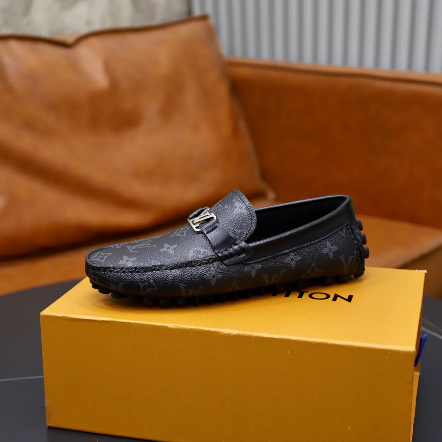 Ex-factory price: 480💰【LV】Louis Vuitton ⚠️High-end men’s driving and pedal series ⚠️38-44 (customized for 45) ⚠️All original cowhide leather! Thick and soft! Made entirely of calfskin lining! The latest non-slip beanie sole! Three-dimensional package technology! Fashionable and classic! Handicrafts! Original high quality! Feel free to compare!